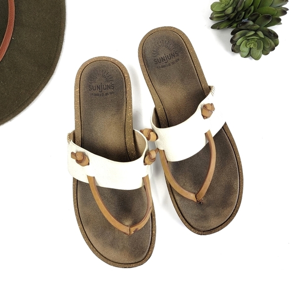 Sunjuns Shannon Flat Sandal - Picture 1 of 12